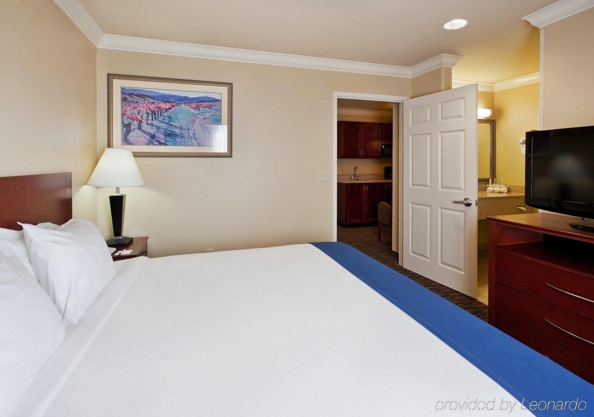 Holiday Inn Express & Suites Watsonville By Ihg Rom bilde