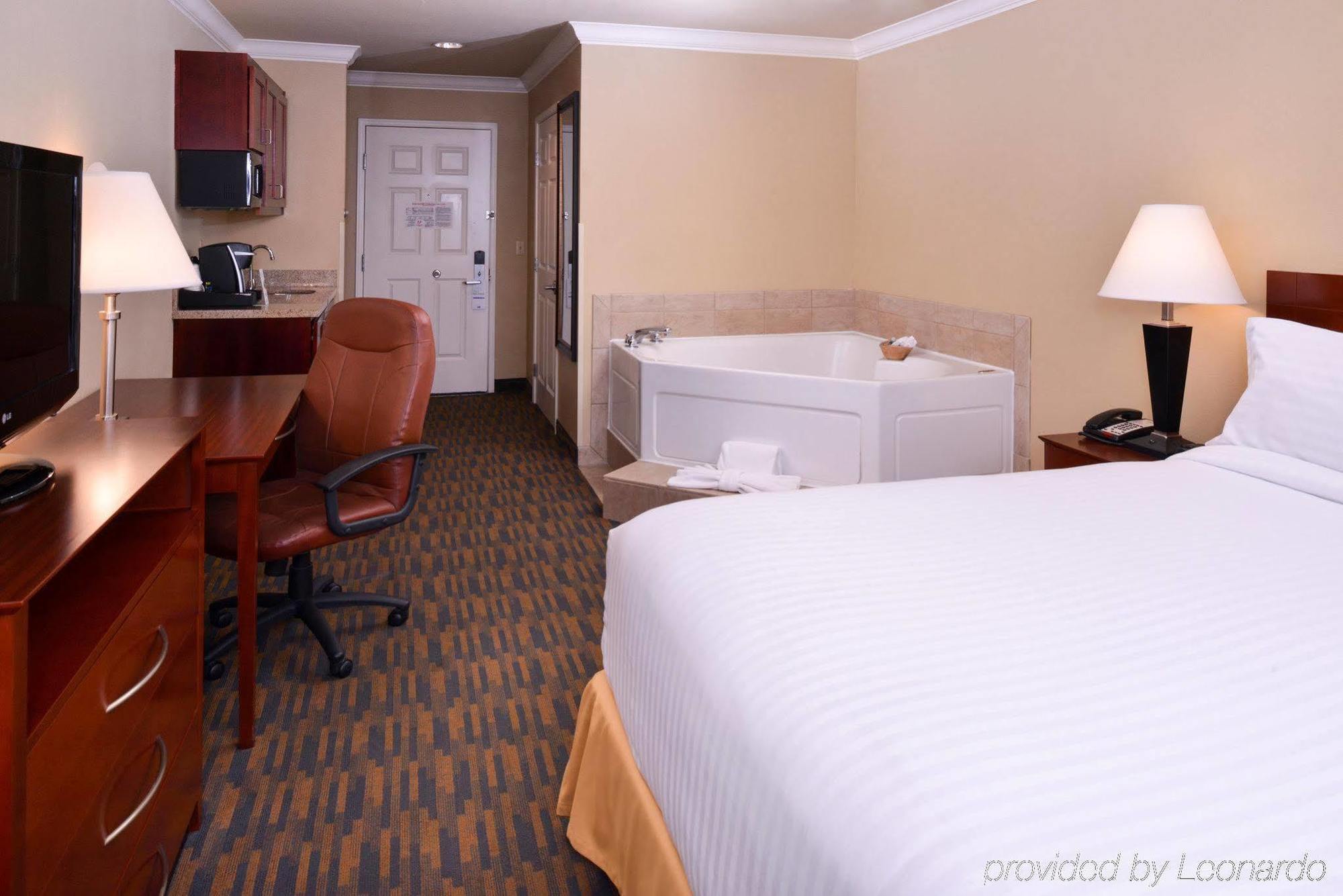 Holiday Inn Express & Suites Watsonville By Ihg Eksteriør bilde